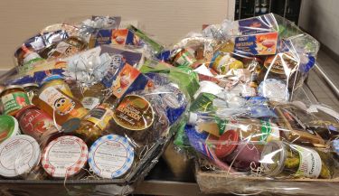 Zu sehen sind die Geschenkkörbe zum Nikolaustag.